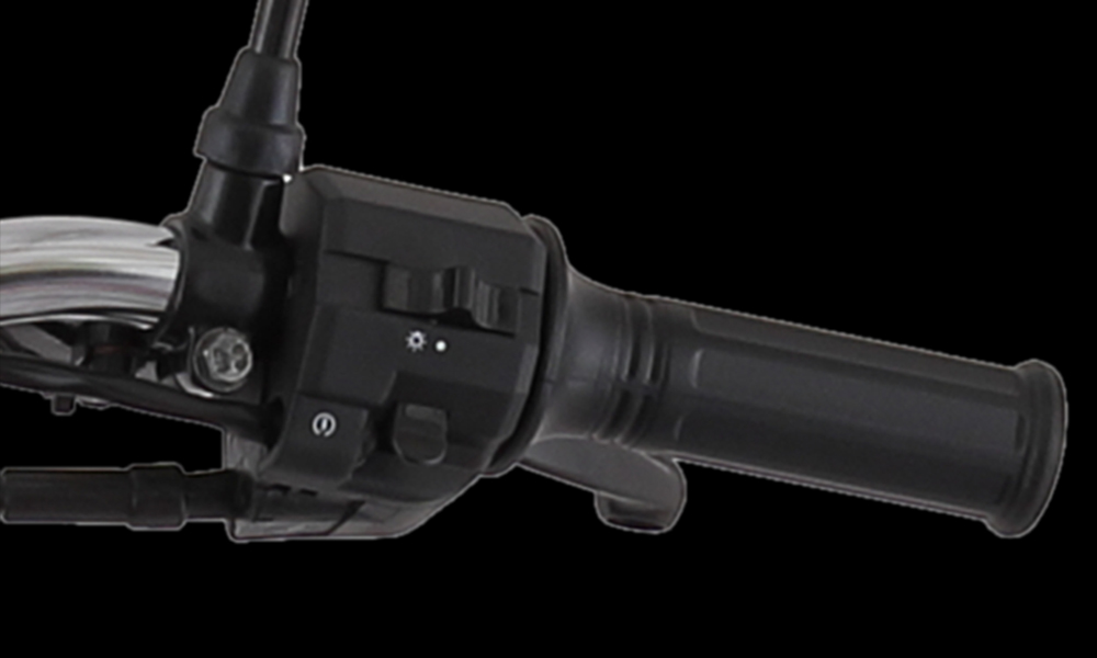 Boxer BM 100 ES Right Side Handle Bar Close up 2