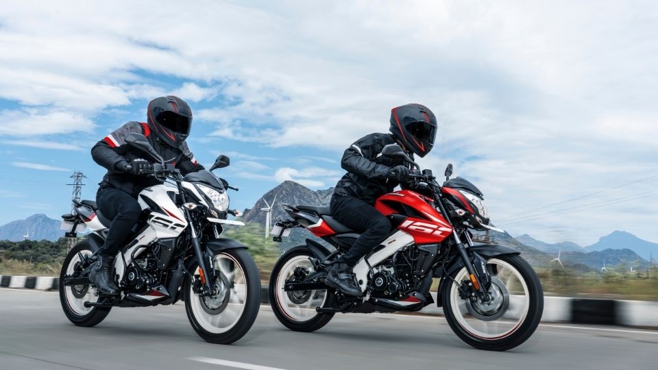 How New Decals for Pulsar 160 are Creating Buzz in the Segment!